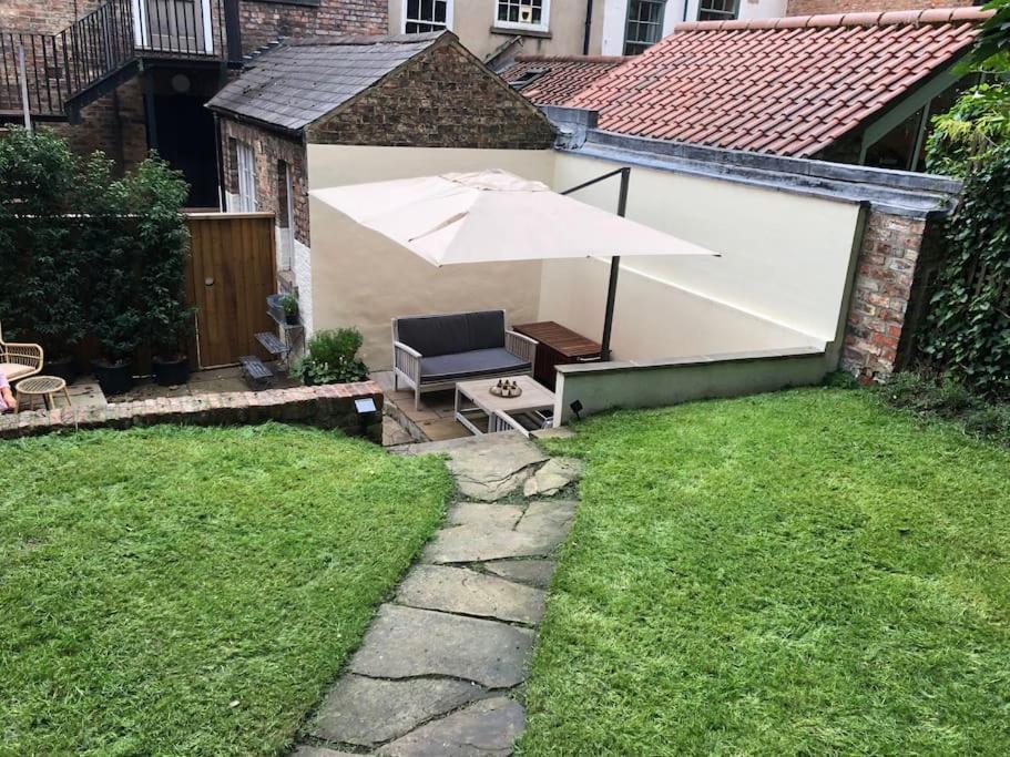 Garden House Villa York Exterior photo